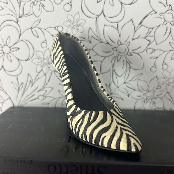 Just the Right Shoe “Serengeti” #25025 (1999) Zebra pattern Miniature - Picture 3 of 9